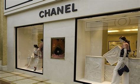 CHANEL assume Impiegati, Commessi e altri addetti in Italia: .